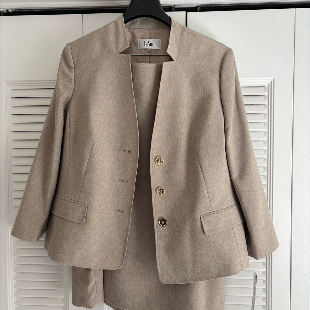 NWT Le Suit Women's Beige Blazer and Skirt Suit